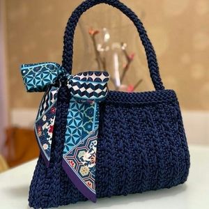 Margo kneated hand bag